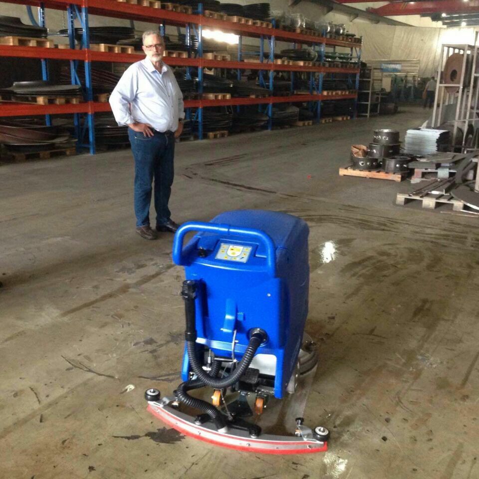 【企業(yè)快訊】震驚??！老外也在用愛瑞特洗地機(jī)，使用效果，老外都驚呆了